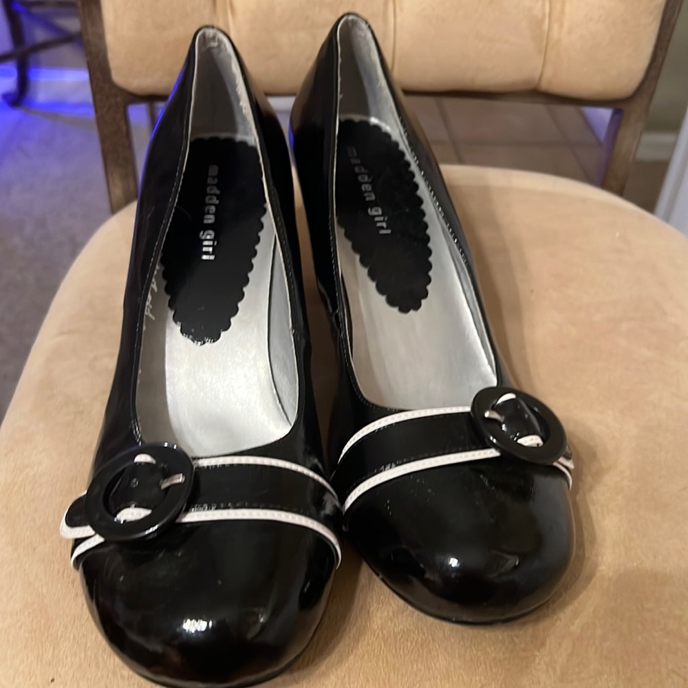 Black patent leather pumps